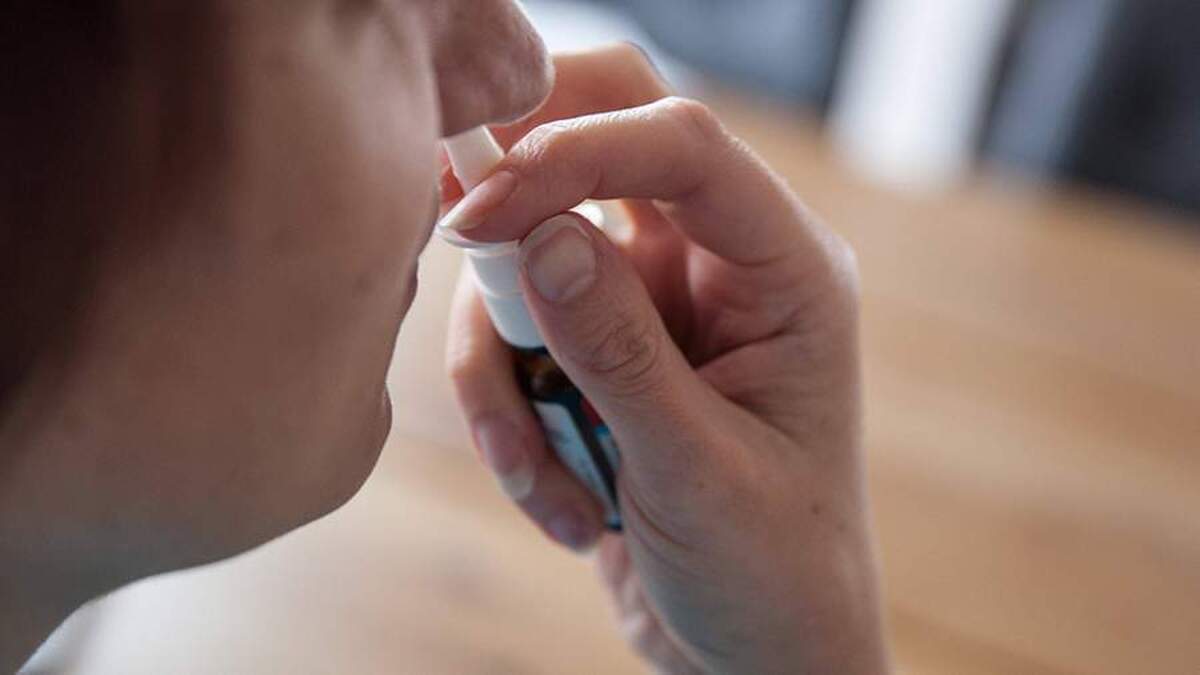 یک پزشک در مورد خطرات استفاده طولانی مدت از قطرههای تنگ کننده عروق هشدار داد.