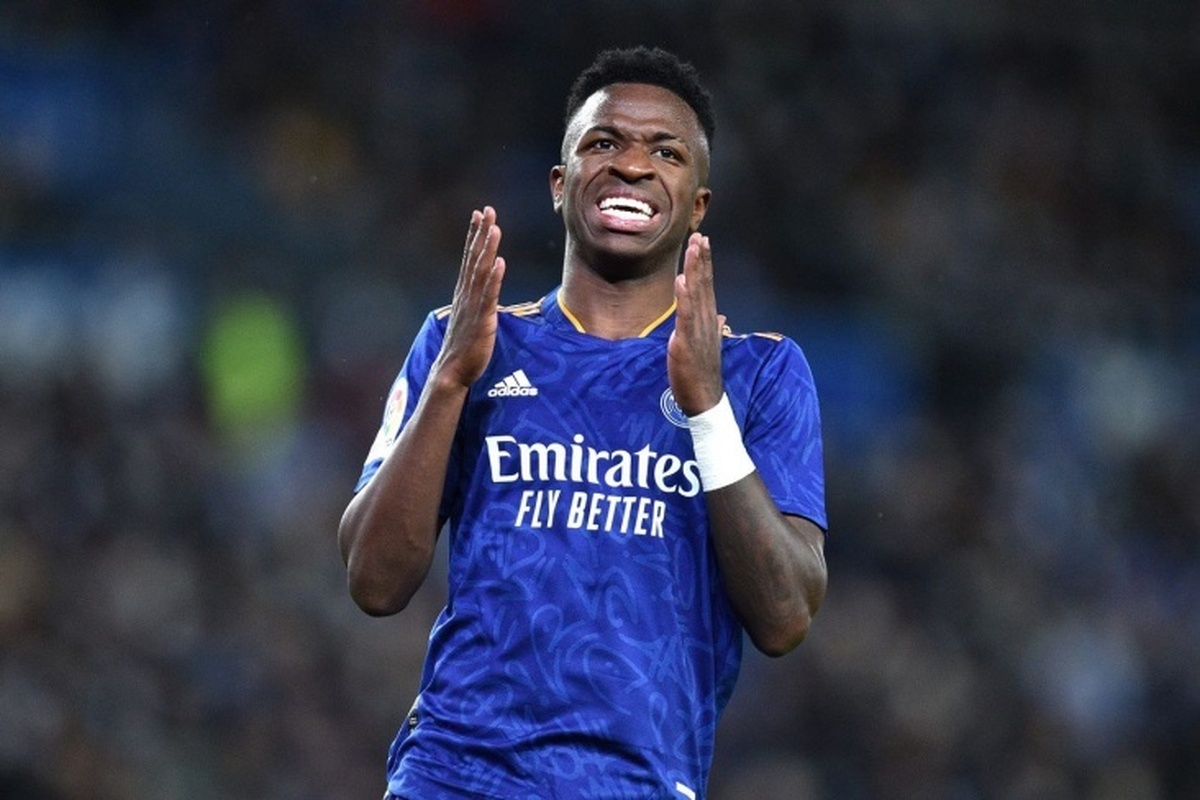 کانیزارس در مورد رفتار وینیسیوس گفت: «او از آلونسو رفتار خاصی دریافت نخواهد کرد.»