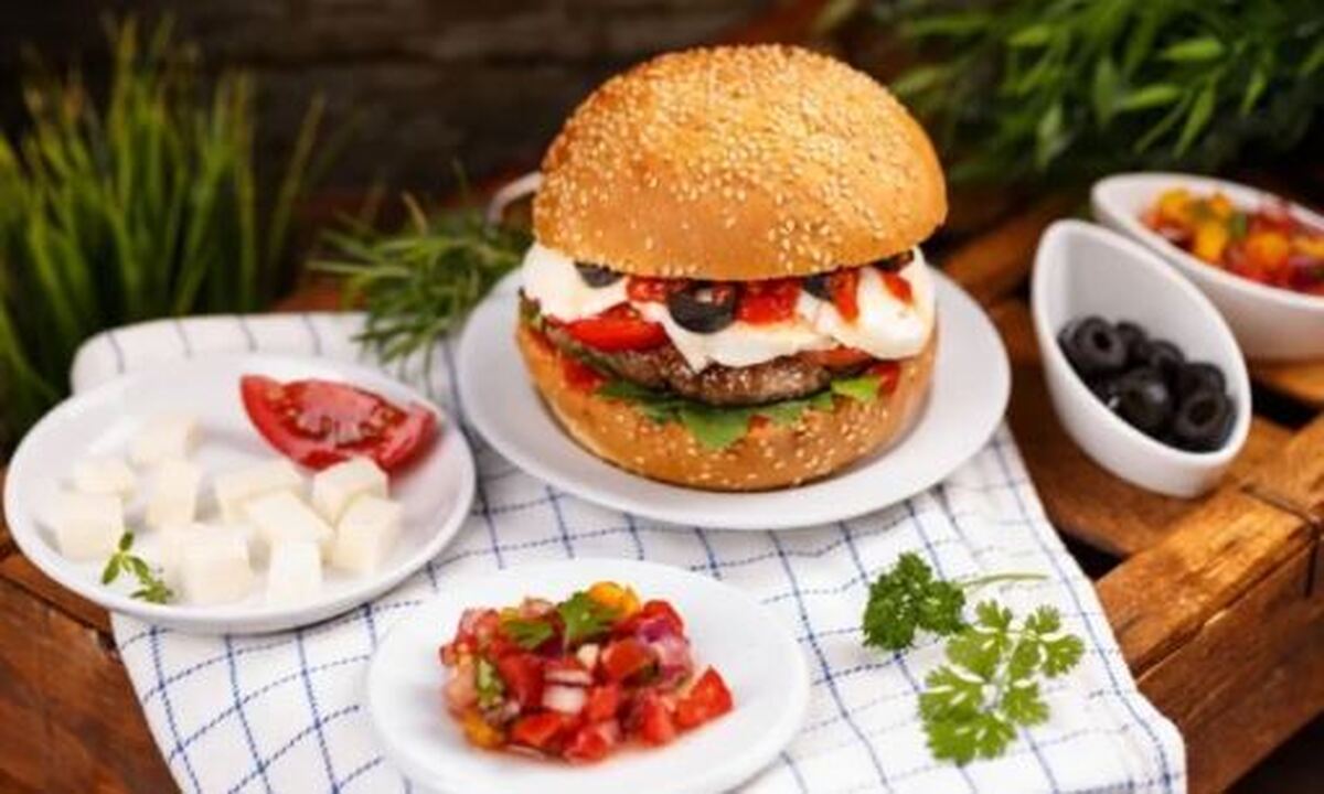 برگر موتزارلا یک ایده عالی برای شام دونفره! /درست کنید و لذت ببرید