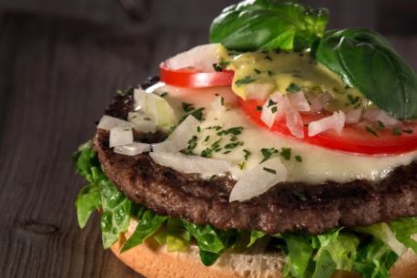 برگر موتزارلا یک ایده عالی برای شام دونفره! /درست کنید و لذت ببرید برگر موتزارلا یک ایده عالی برای شام دونفره! /درست کنید و لذت ببرید