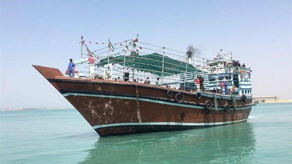 شناسایی و توقیف یک شناور حامل سوخت قاچاق در آبهای خلیج فارس