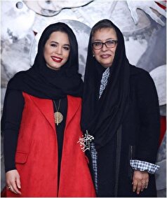 عکس هنری مادر دختری آزیتا حاجیان و ملیکا شریفی در گشت و گذار شبانه