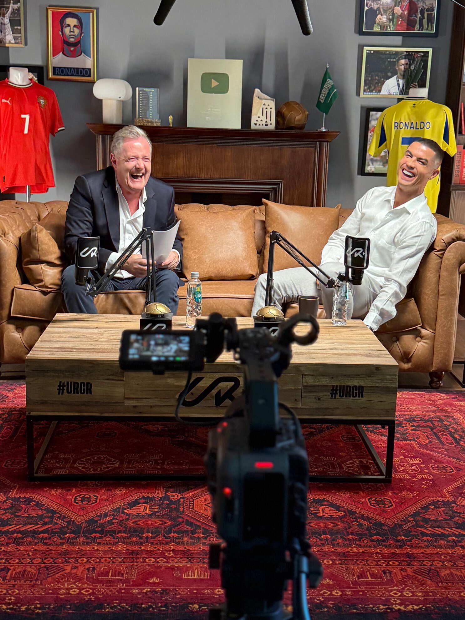 «رازهای فاششده» ... رونالدو برای جسورانهترین مصاحبه دوران حرفهایاش با پیرس مورگان آماده میشود «رازهای فاششده» ... رونالدو برای جسورانهترین مصاحبه دوران حرفهایاش با پیرس مورگان آماده میشود