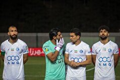 دروازه‌بان استقلال یک ماه دور از میادین