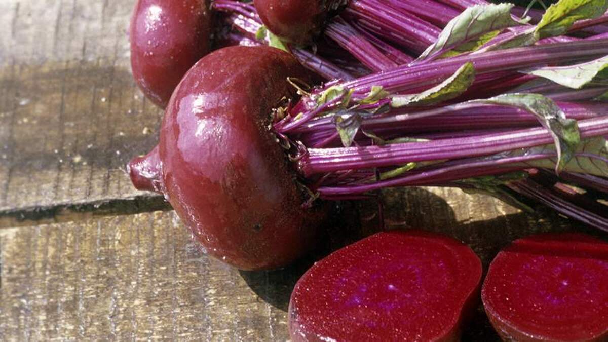 یک زیست شناس از غذا‌هایی نام برده است که خون و کبد را پاکسازی می‌کنند.