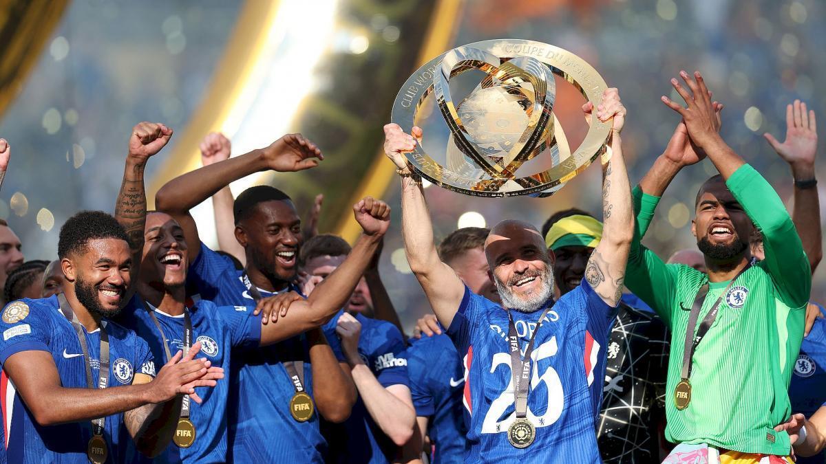 چلسی و منچستریونایتد بر سر جذب مدافع میانی به رقابت می‌پردازند