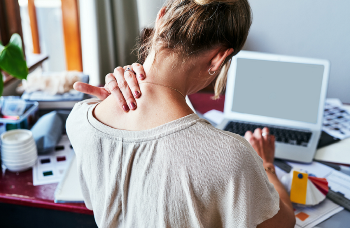 ویدئو| یک روش ساده و موثر برای خلاص شدن از شر قوز گردن آزاردهنده