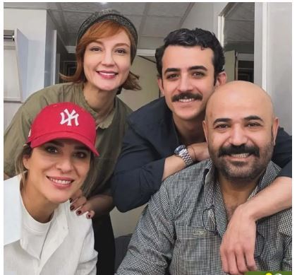 قاب خندان علی شادمان و سحر دولتشاهی در کنار دوستان خود!