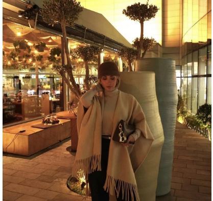 استایل هالیوودی مینا مختاری در یک کافه دنج و لوکس+عکس