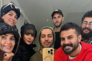 لحظهای صمیمی از عوامل سریال «بامداد خمار» در پشت صحنه+عکس لحظهای صمیمی از عوامل سریال «بامداد خمار» در پشت صحنه+عکس