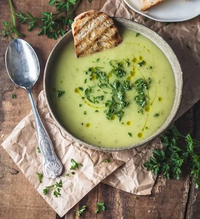 سوپ کرفس با خامه؛ پیش غذای مفید برای روز‌های سرد زمستانی