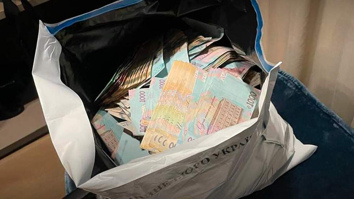 پسکوف به عدم امکان پیش‌بینی وضعیت کیف در بحبوحه این رسوایی اشاره کرد.