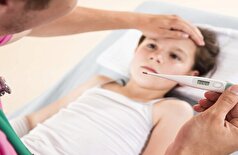 اشتباهات رایج و خطرناک هنگام پایین آوردن تب کودکان