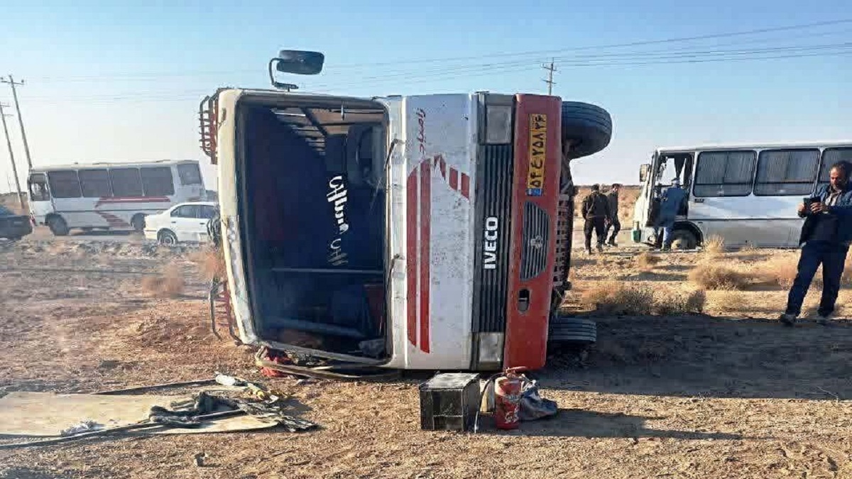 واژگونی مینی‌بوس کارگران معدن در بردسکن ۱۱ مصدوم برجا گذاشت