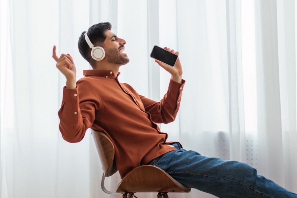 آواز خواندن و ایستادن می‌تواند به افراد بالای ۴۵ سال کمک کند تا سالم بمانند