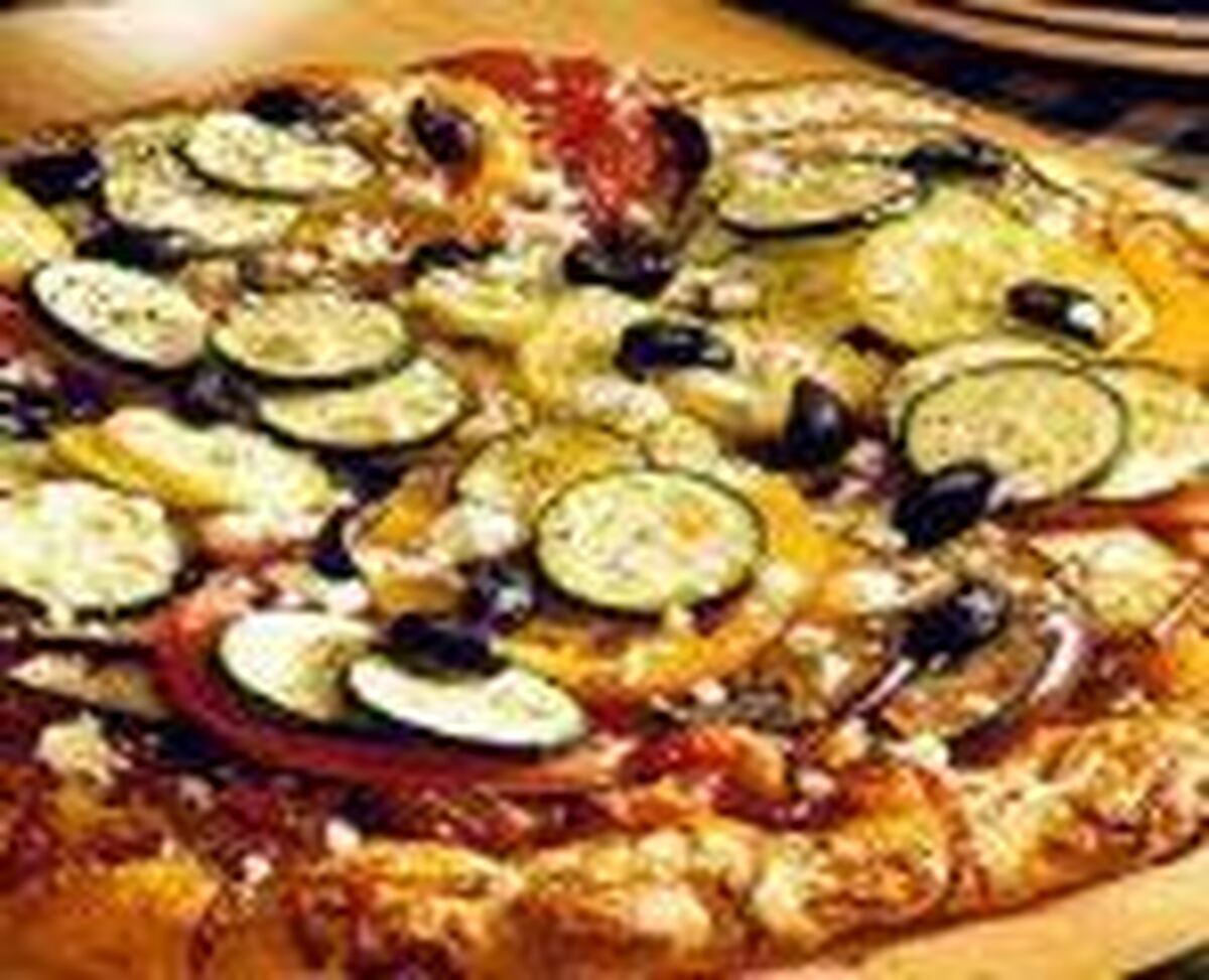 رسپی مخصوص پیتزا راتاتویی غذای محبوب  فرانسوی که با سبزیجات طبخ می شود