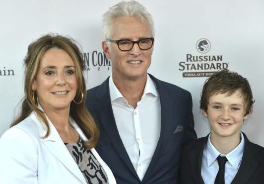 درخشش همسر سابق جورج کلونی با جان اسلتری در موزه هنر‌های مدرن