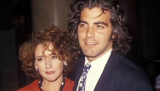 درخشش همسر سابق جورج کلونی با جان اسلتری در موزه هنر‌های مدرن