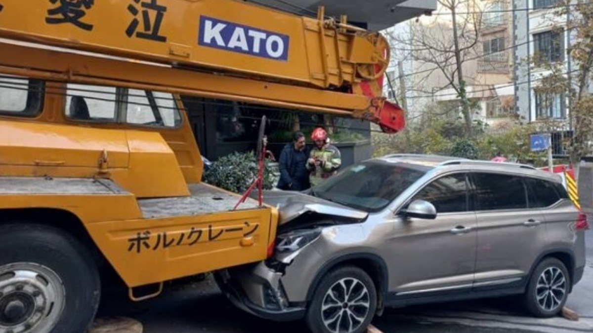 مرگ اپراتور جرثقیل در حادثه صبحگاهی خیابان شریعتی/ هشدار آتش‌نشانی درباره نواقص فنی و ایمنی جرثقیل‌ها