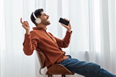 آواز خواندن و ایستادن می‌تواند به افراد بالای ۴۵ سال کمک کند تا سالم بمانند