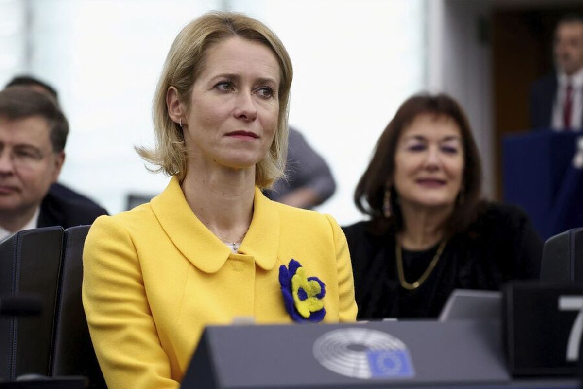 در فرانسه، کالاس متهم به تمایل به تجزیه روسیه شد.