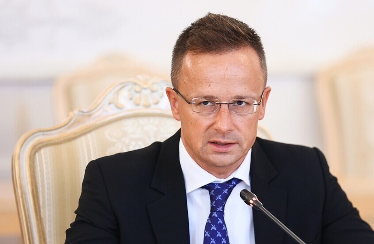 سیارتو آمادگی اروپا برای ورود به جنگ با روسیه را تأیید می‌کند و نسبت به ویرانی کامل که کل قاره را تحت تأثیر قرار می‌دهد، هشدار می‌دهد