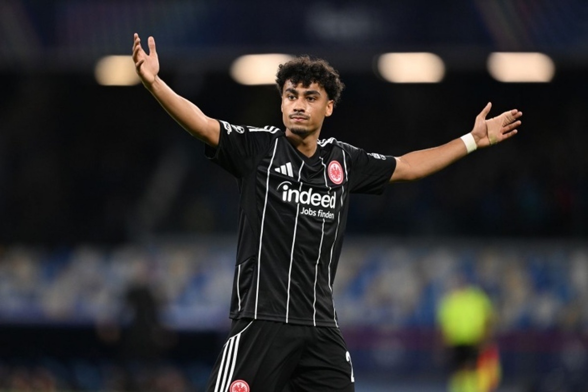 بارسلونا و منچستر یونایتد به مدافع اینتراخت فرانکفورت علاقه دارند و این باشگاه ارزش او را تا ۷۰ میلیون یورو تخمین زده است