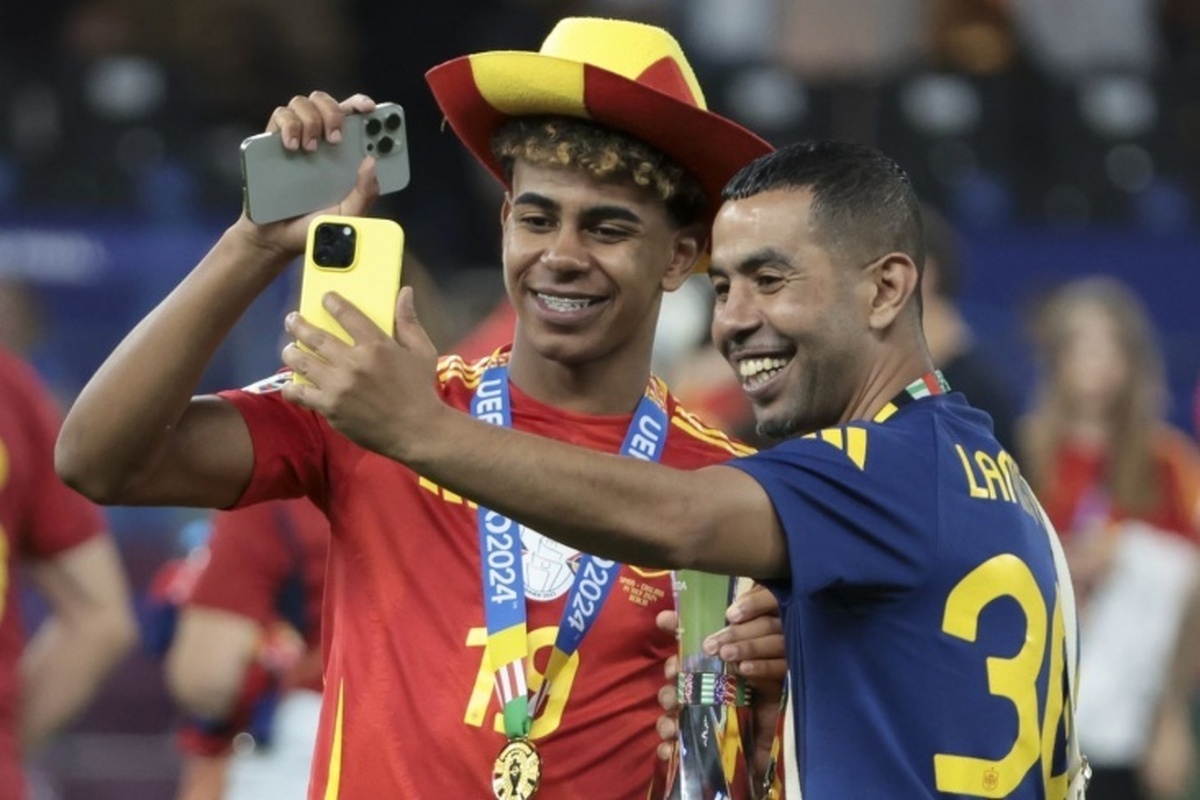 لامین یامال: مردم من را یک آدم معمولی نمی‌دانند و من نمی‌توانم باشم