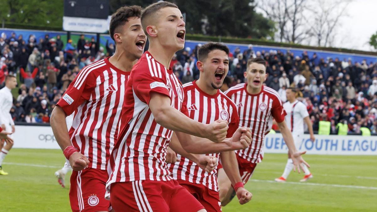 کریستوس موزاکیتیس به رئال مادرید چشمک می‌زند