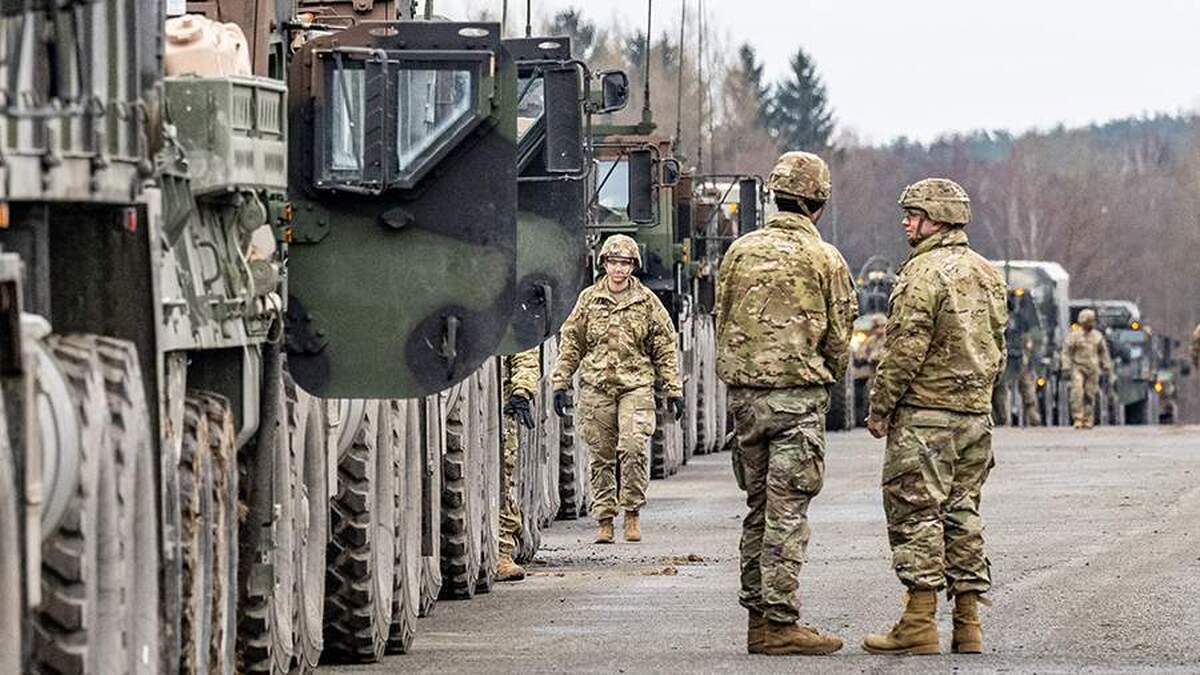 بلومبرگ از تلاش‌های اتحادیه اروپا برای متقاعد کردن ایالات متحده به عدم خروج نیروهایش از اروپا مطلع شده است.