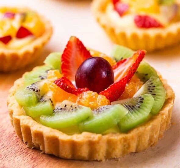 تارت خامه‌ای با میوه‌های تازه یک ایده هیجان انگیز برای شب یلدا! +رسپی