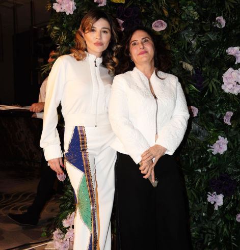 اختلاف نظر «هیلال سارال» و «گونجا ووسلاتری» درباره رنگ موی جدید خانم بازیگر