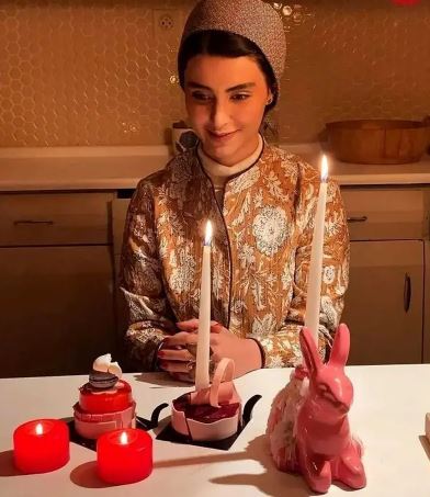 لباس پر زرق و برق لاله مرزبان در جشن تولد ساده و خودمونی اش! +عکس