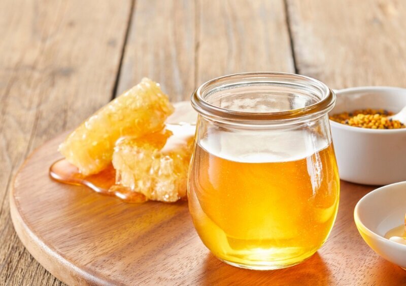 ۵ آزمایش ساده برای تشخیص دادن عسل فیک که هر کسی باید بلد باشد!