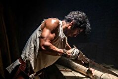 ژست دخترکش نوید پورفرج با کیک تولدش! +عکس