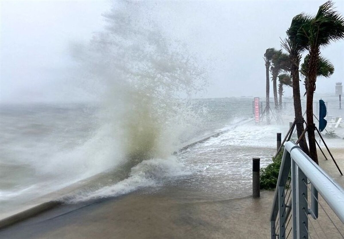 هشدار دریایی سطح زرد برای سواحل بوشهر صادر شد/افزایش ارتفاع موج دریا تا ۲ متر