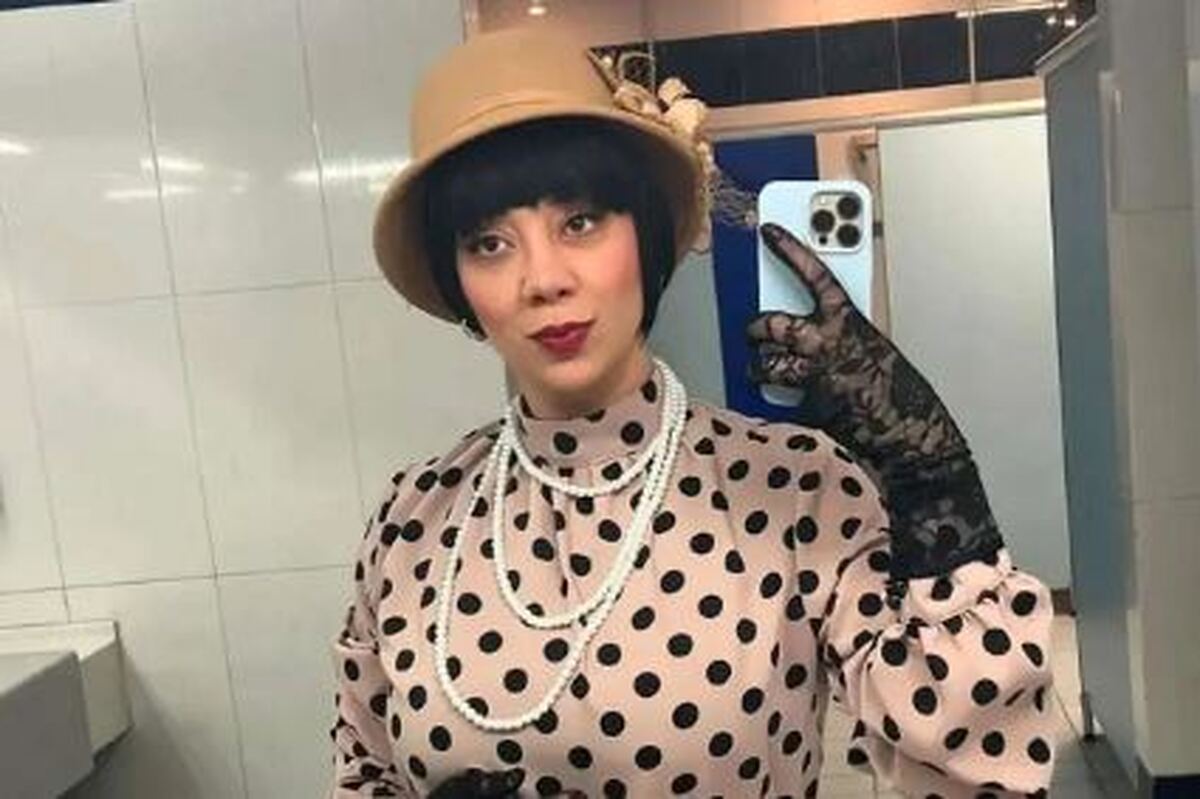 شکل و شمایل دیدنی آذین نظری با یک کلاه گیس در نقش «خانم فلورانس»