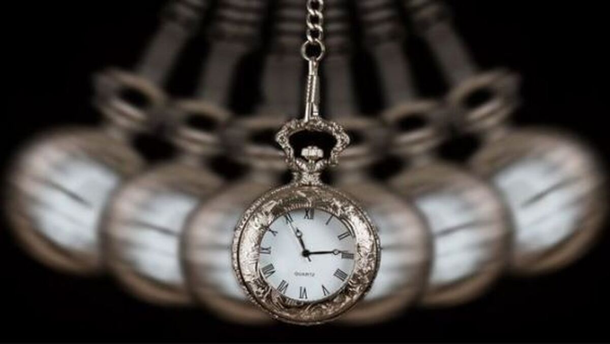 هیپنوتیزم چیست و چگونه ذهن را تحت تأثیر قرار می‌دهد؟