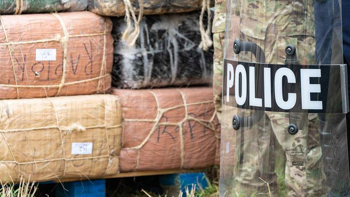 ترامپ اعلام کرد که قصد دارد برای مبارزه با قاچاق مواد مخدر، اهدافی را در خشکی هدف قرار دهد.