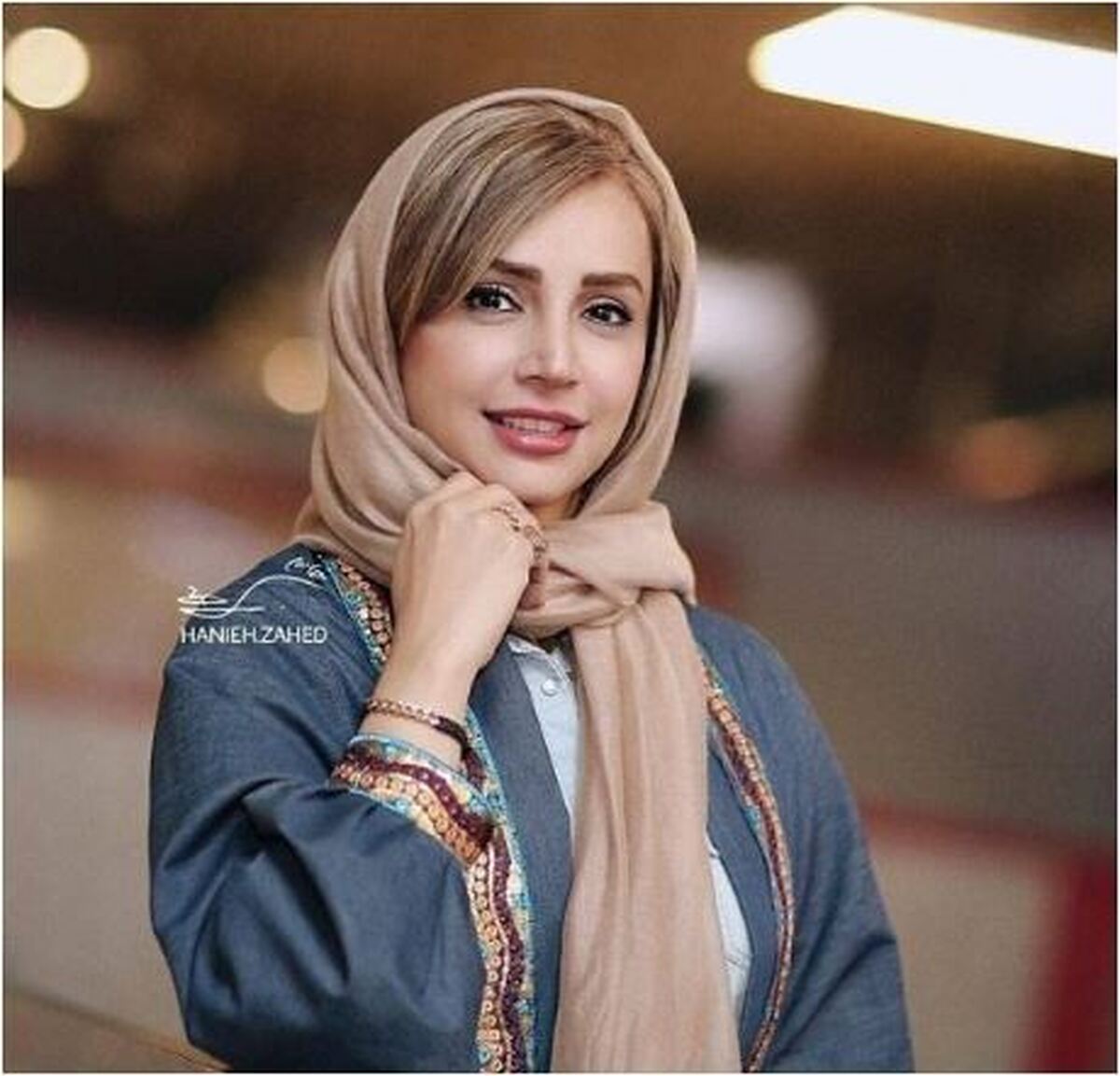 تصویری زیرخاکی از شبنم قلی خانی با لباس فرم مدرسه و مقنعه‌های مخصوص دهه ۶۰!