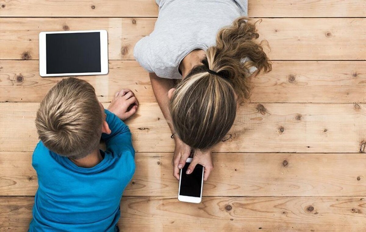کودکانی که تا سن ۱۲ سالگی گوشی دارند، بیشتر افسرده میشوند!