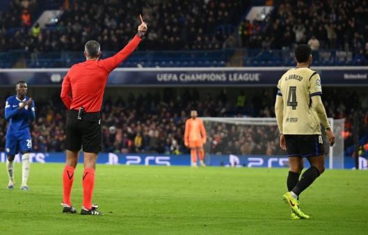 مدافع بارسلونا برای حل کردن مشکلات روانی اش از باشگاه مرخصی نامحدود گرفت مدافع بارسلونا برای حل کردن مشکلات روانی اش از باشگاه مرخصی نامحدود گرفت