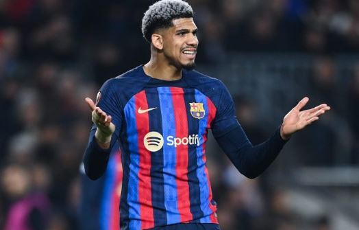 مدافع بارسلونا برای حل کردن مشکلات روانی اش از باشگاه مرخصی نامحدود گرفت مدافع بارسلونا برای حل کردن مشکلات روانی اش از باشگاه مرخصی نامحدود گرفت