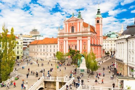 «پاداش زمستانی» ۶۴۰ یورویی برای ساکنان این کشور اروپایی در کریسمس «پاداش زمستانی» ۶۴۰ یورویی برای ساکنان این کشور اروپایی در کریسمس