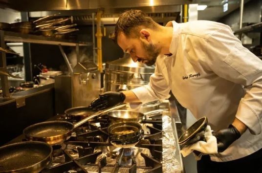 «تارتار دایناسور»؛ یک غذای عجیب در منوی یک رستوران در دبی