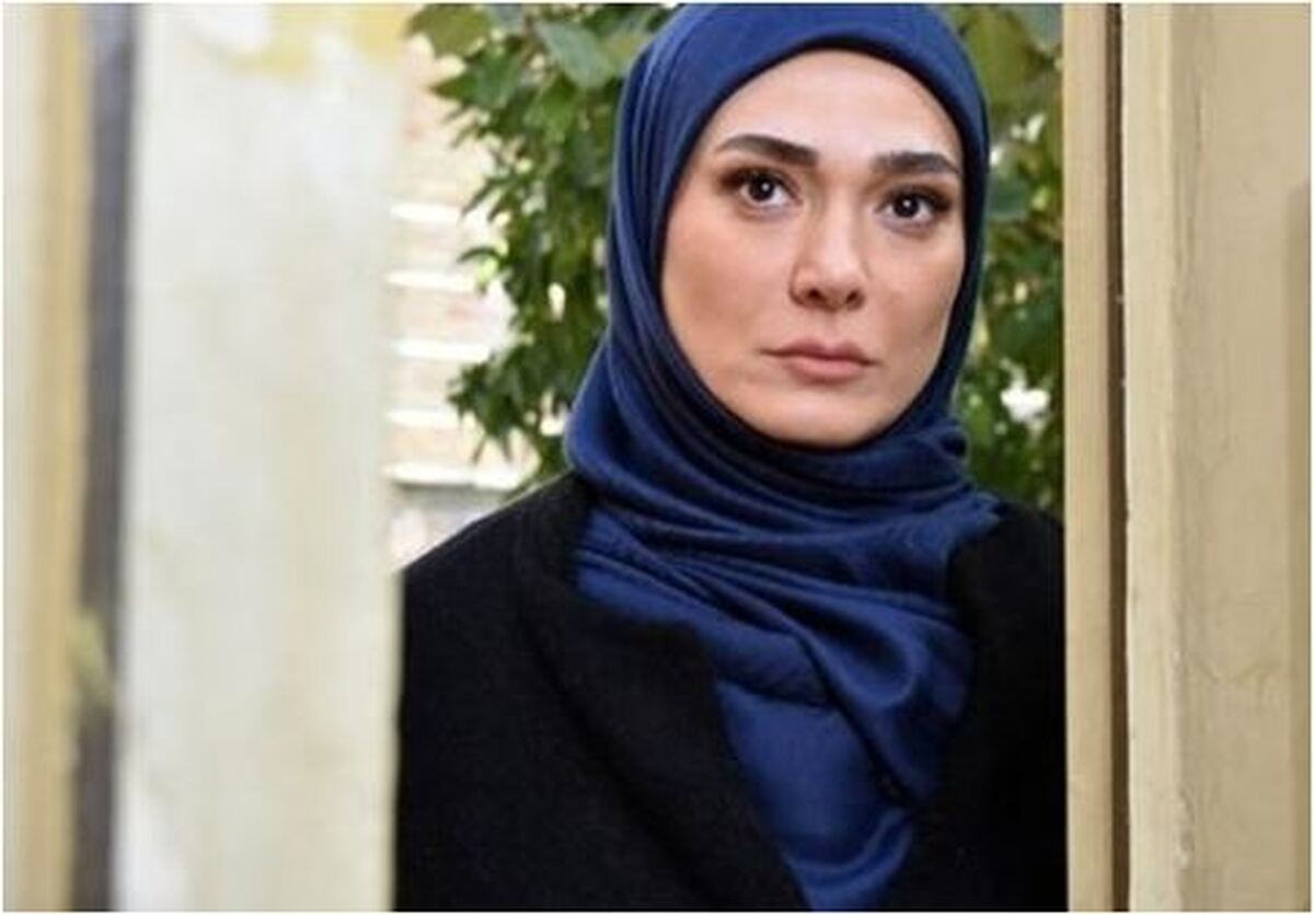 استایل عجیب و ناهماهنگ مینا وحید در جشنواره فجر سوژه شد! /کوله پشتی دیگه جاش نبود خداییش!