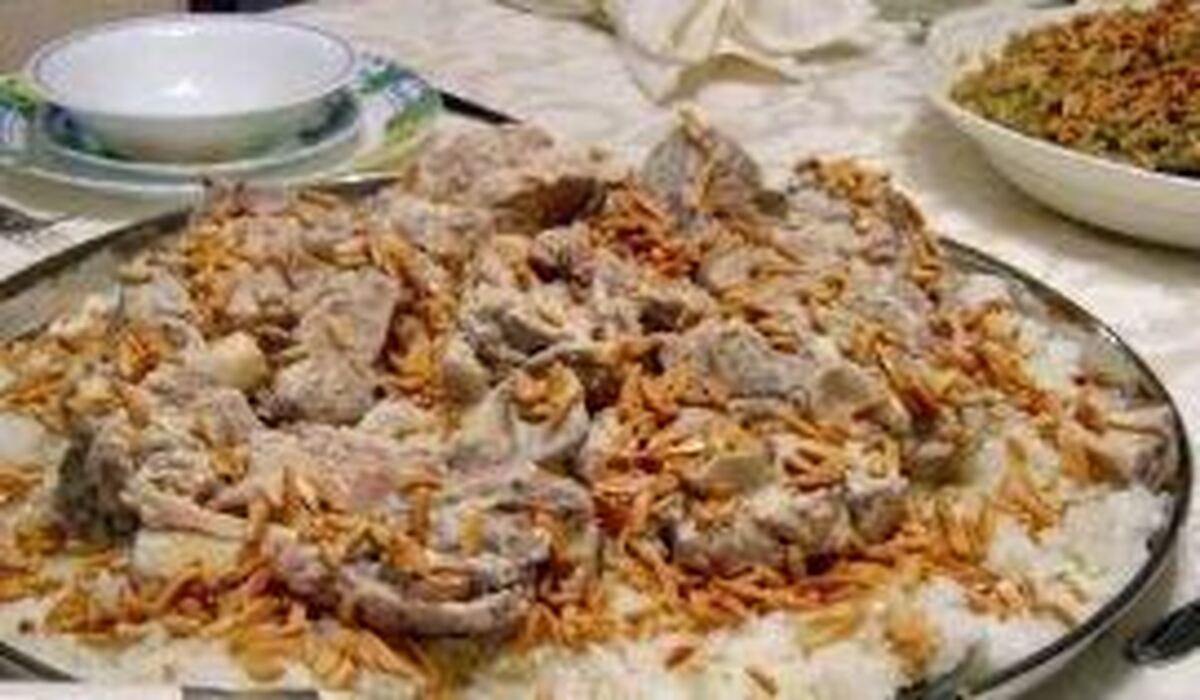 با ترکیب گوشت و ماست این منسف لذیذ عربی را طبخ کنید