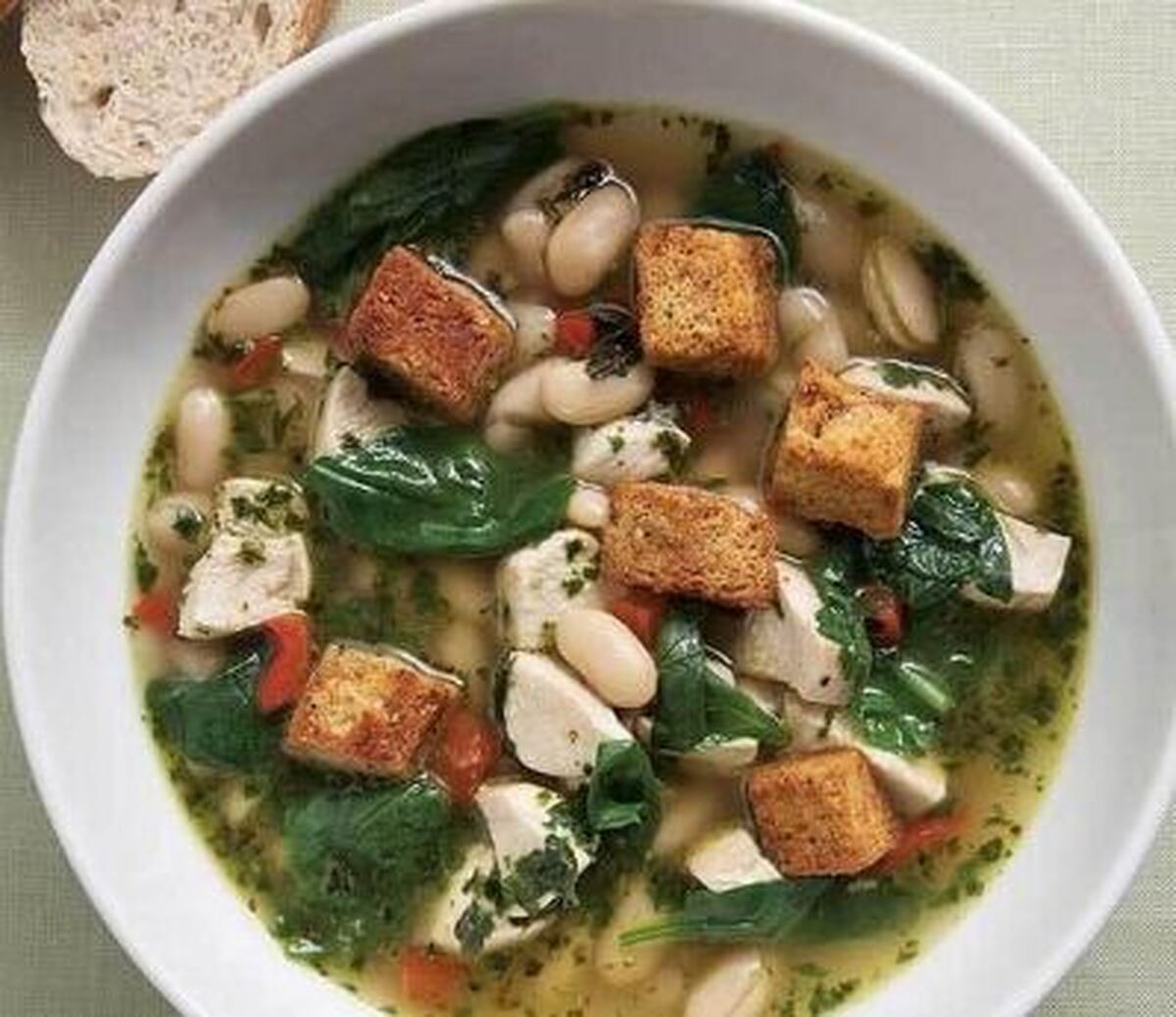 برای شام سوپ رژیمی اسفناج و مرغ با پستو را امتحان کنید