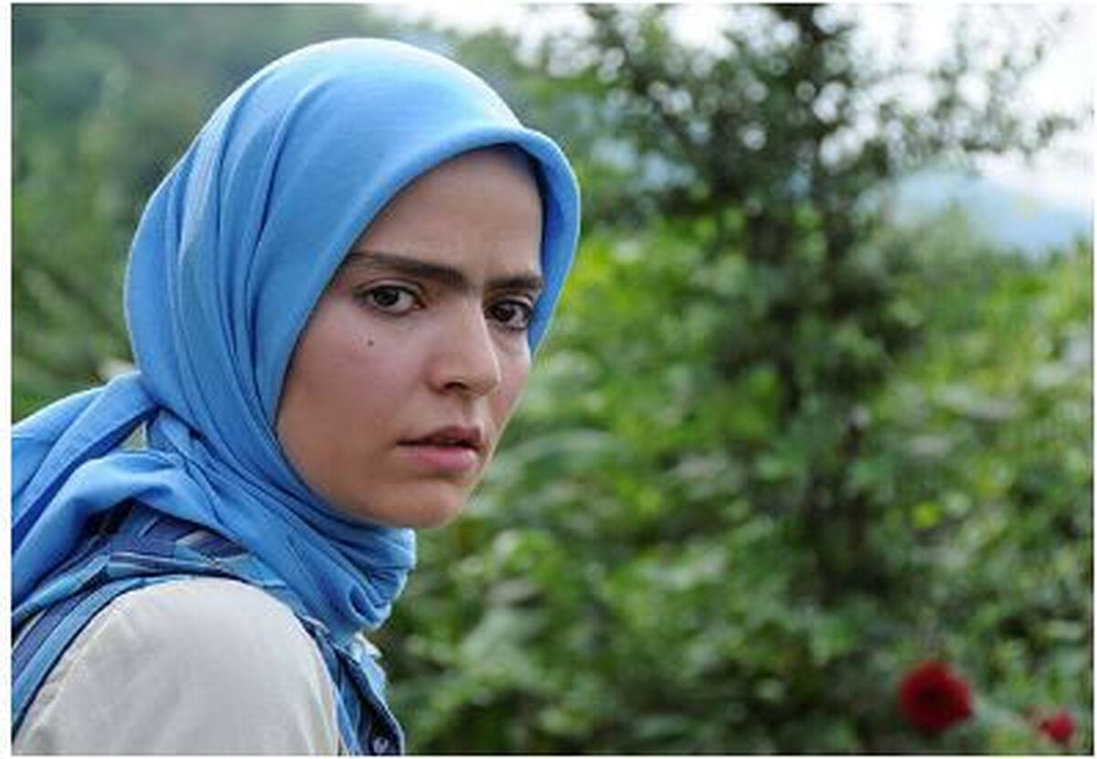 استایل جدید سپیده خداوردی با مو‌های کوتاه و فشن و تیپ تینیجری اش کولاک کرد! +عکس