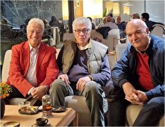 عکس بامزه علیرضا خمسه روی یک پوستر قدیمی/شبیه مستربین شده!